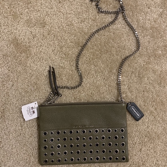 BNWT Small Coach Olive Rivet Chain Crossbody Purse